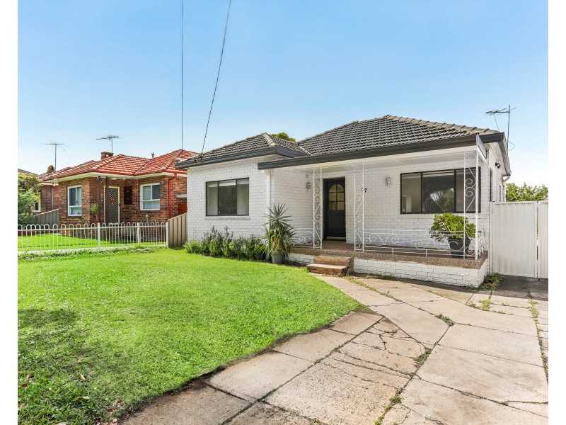 37 Carlton Parade, Punchbowl NSW 2196