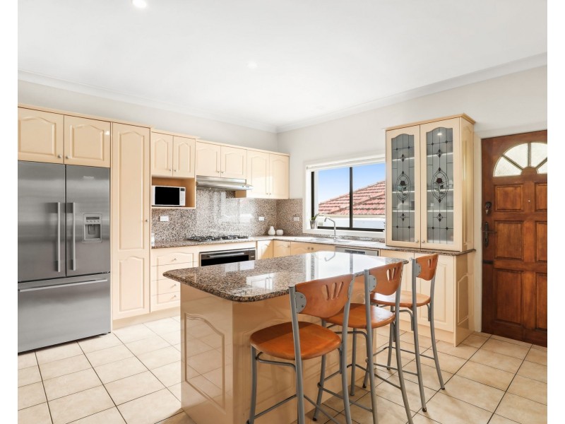 6 Shirley Avenue, Roselands NSW 2196