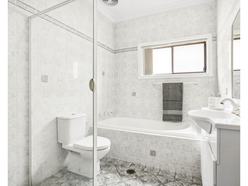 6 Shirley Avenue, Roselands NSW 2196