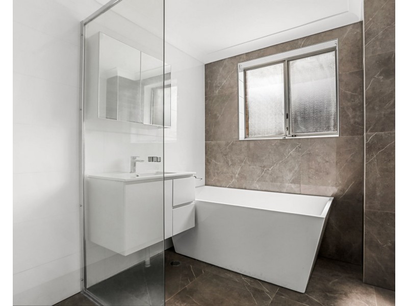 2/30 Gloucester Road, Hurstville NSW 2220