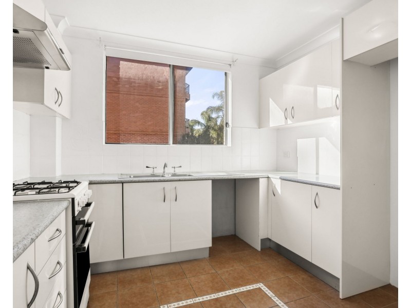 2/12 Frank Oliveri Drive, Chipping Norton NSW 2170