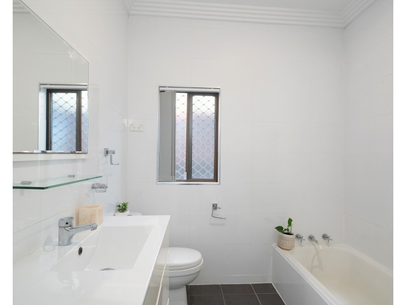 4 Penshurst Road, Roselands NSW 2196