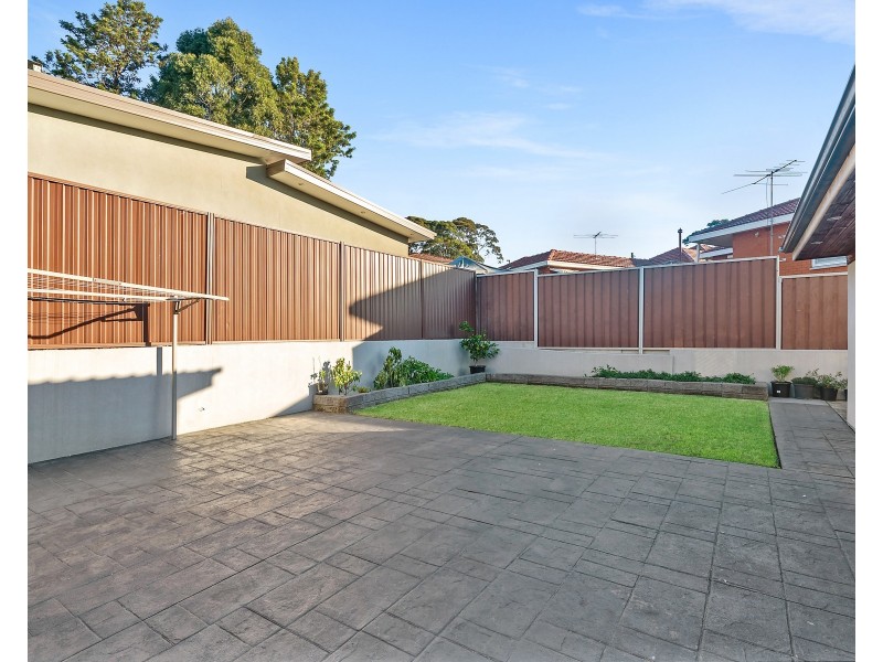 4 Penshurst Road, Roselands NSW 2196