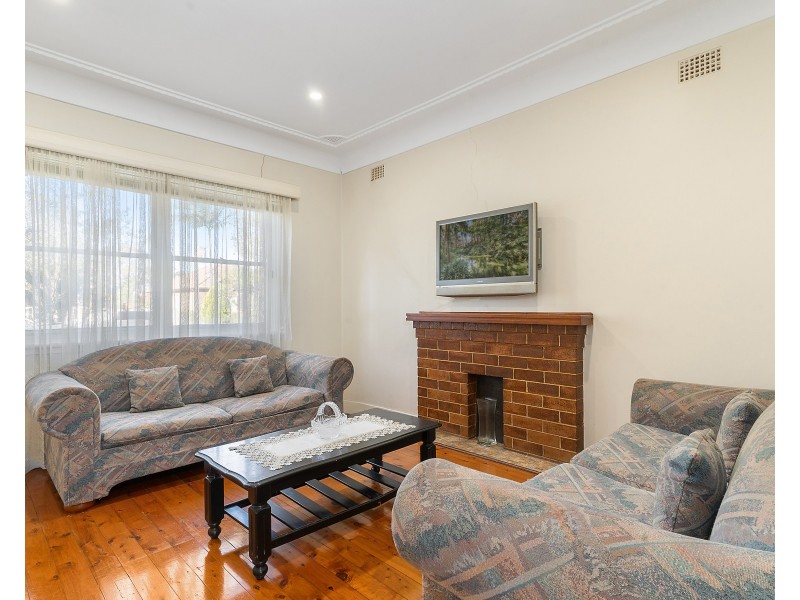 32 Lumeah Avenue, Punchbowl NSW 2196