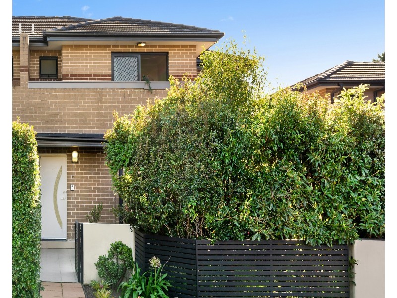 2/13 Durbar Avenue, Kirrawee NSW 2232