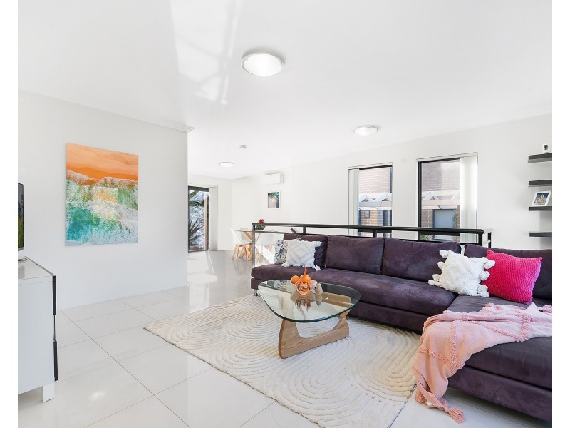 2/13 Durbar Avenue, Kirrawee NSW 2232