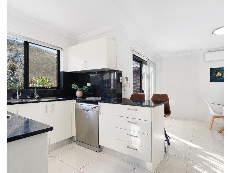 2/13 Durbar Avenue, Kirrawee NSW 2232