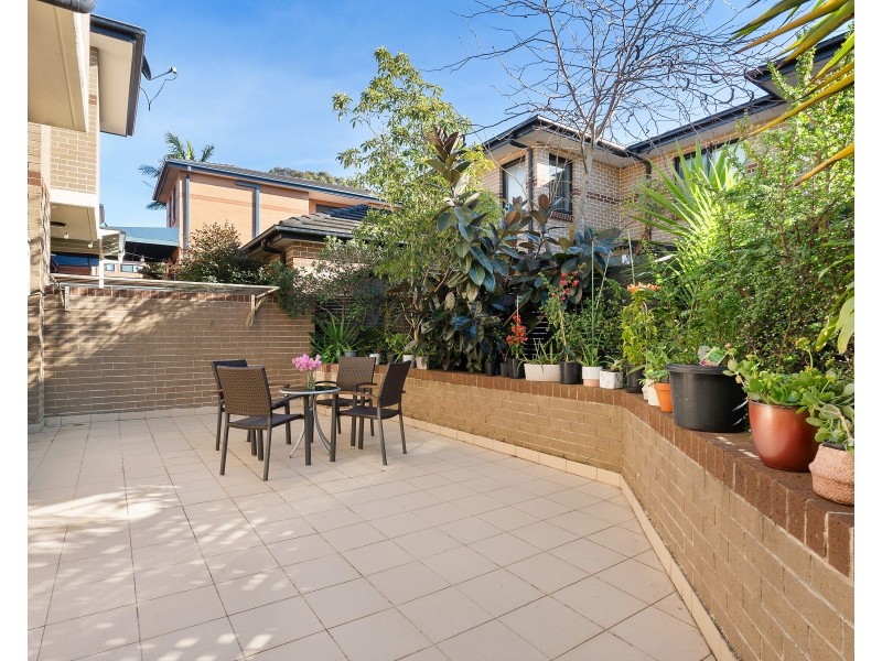 2/13 Durbar Avenue, Kirrawee NSW 2232