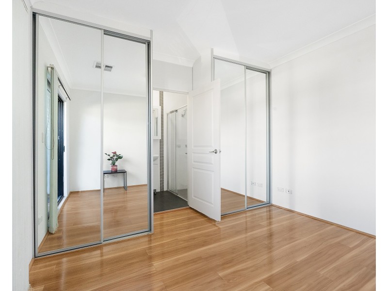 2/13 Durbar Avenue, Kirrawee NSW 2232