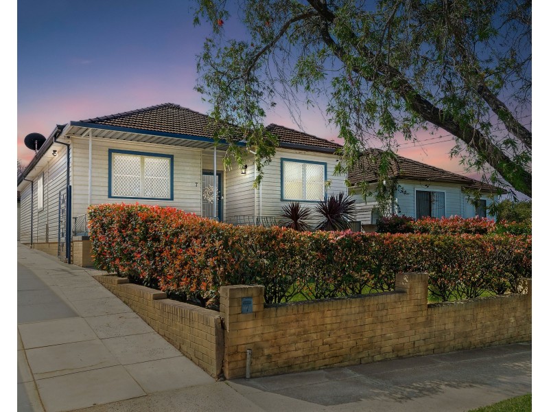 7 Berring Avenue, Roselands NSW 2196