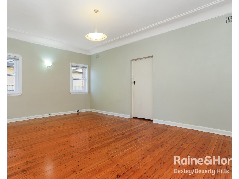 2/8 Glenwall Street, Kingsgrove NSW 2208