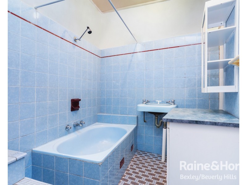 2/8 Glenwall Street, Kingsgrove NSW 2208