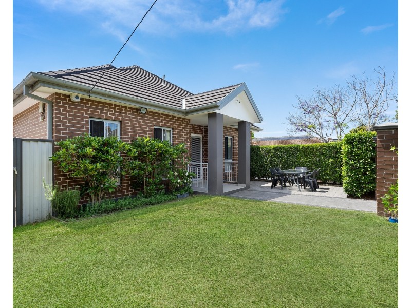1/74 Connemarra Street, Bexley NSW 2207