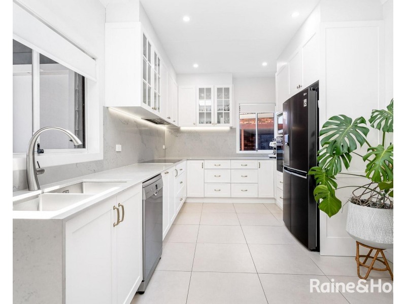 32 Leigh Avenue, Roselands NSW 2196