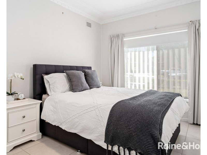 32 Leigh Avenue, Roselands NSW 2196