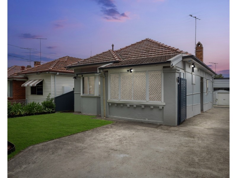 6 Parkland Avenue, Punchbowl NSW 2196
