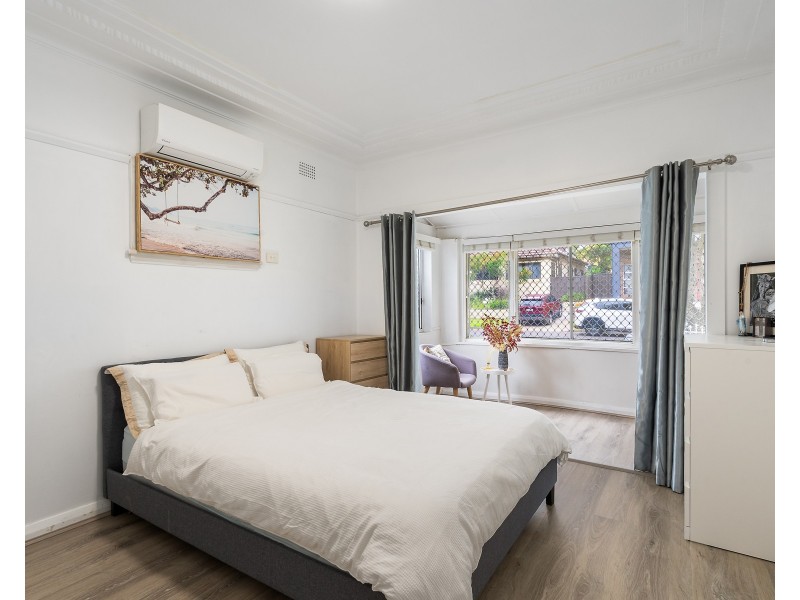 6 Parkland Avenue, Punchbowl NSW 2196
