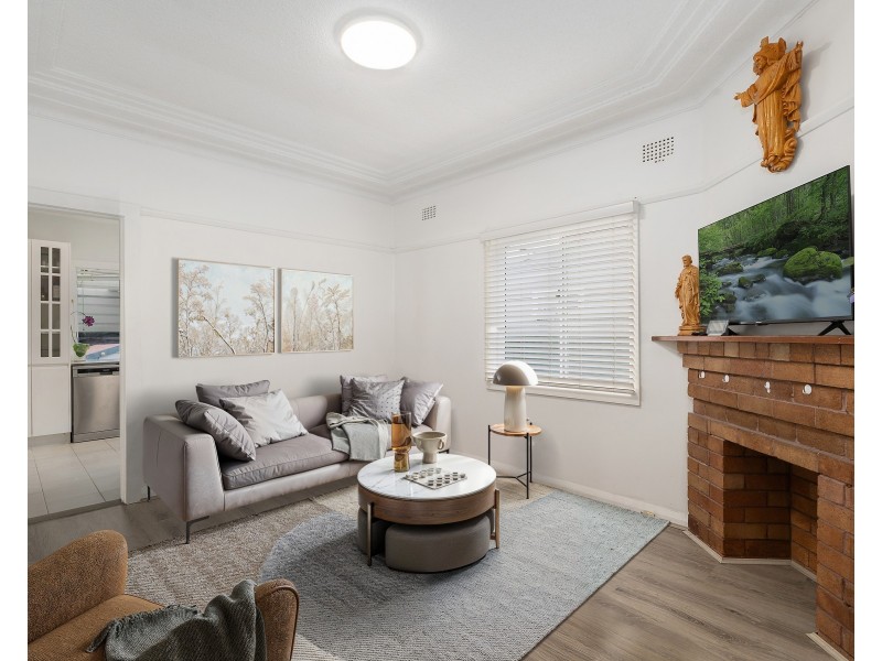 6 Parkland Avenue, Punchbowl NSW 2196