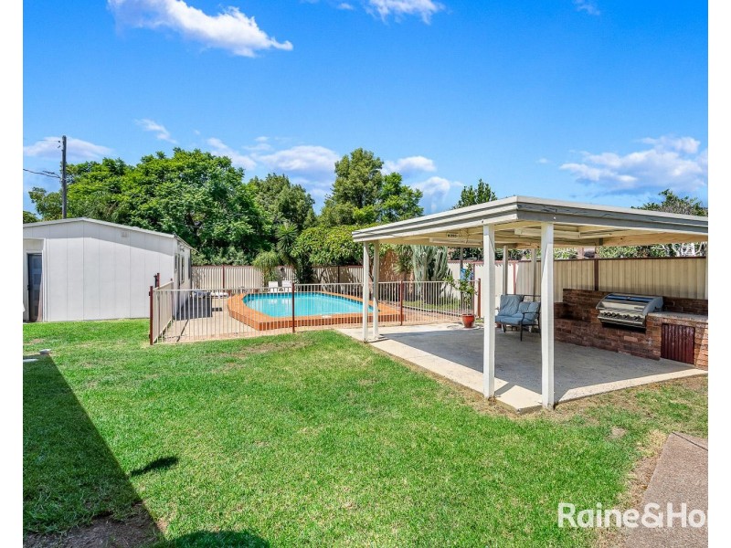 10 Sandra Crescent, Roselands NSW 2196