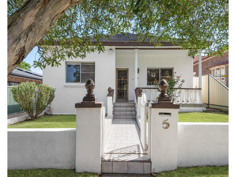 5 Belemba Avenue, Roselands NSW 2196