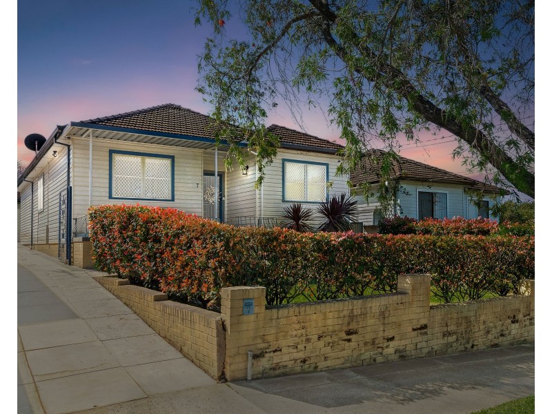 7 Berring Avenue, Roselands NSW 2196