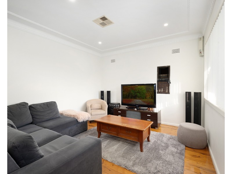 10 Flora Street, Roselands NSW 2196