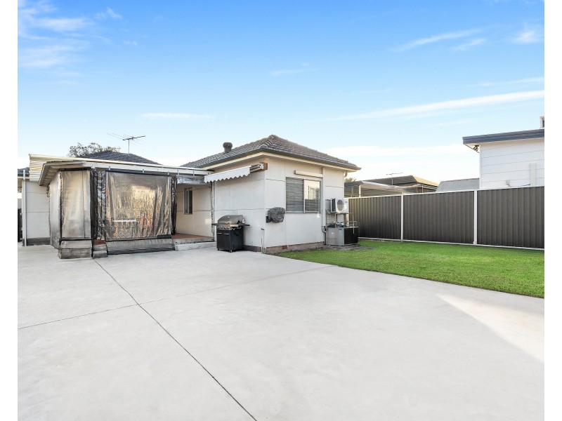 10 Flora Street, Roselands NSW 2196