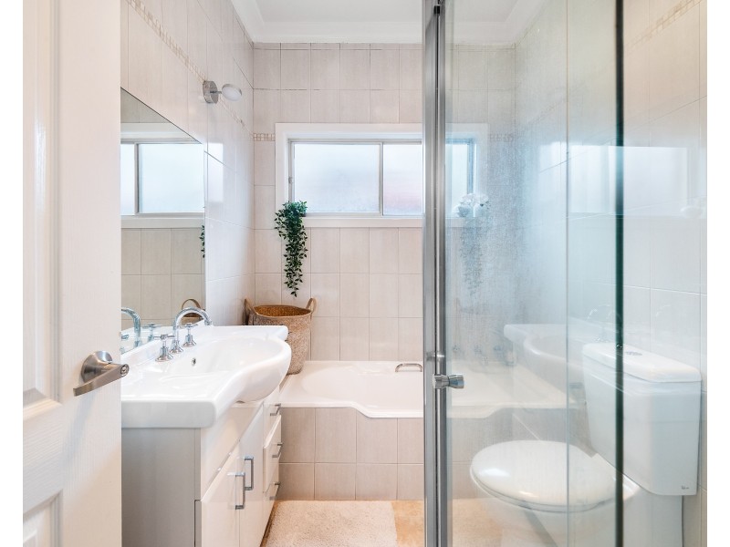 17 Roseview Avenue, Roselands NSW 2196