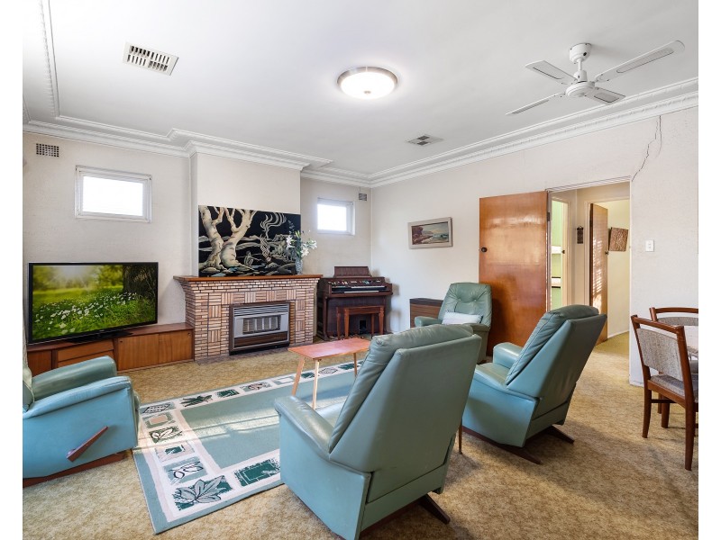 6 Roseland Avenue, Roselands NSW 2196