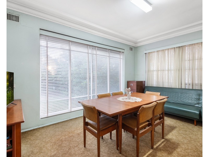 6 Roseland Avenue, Roselands NSW 2196