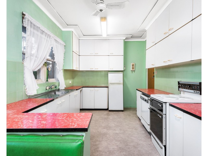 6 Roseland Avenue, Roselands NSW 2196