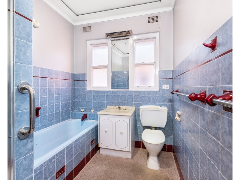 6 Roseland Avenue, Roselands NSW 2196