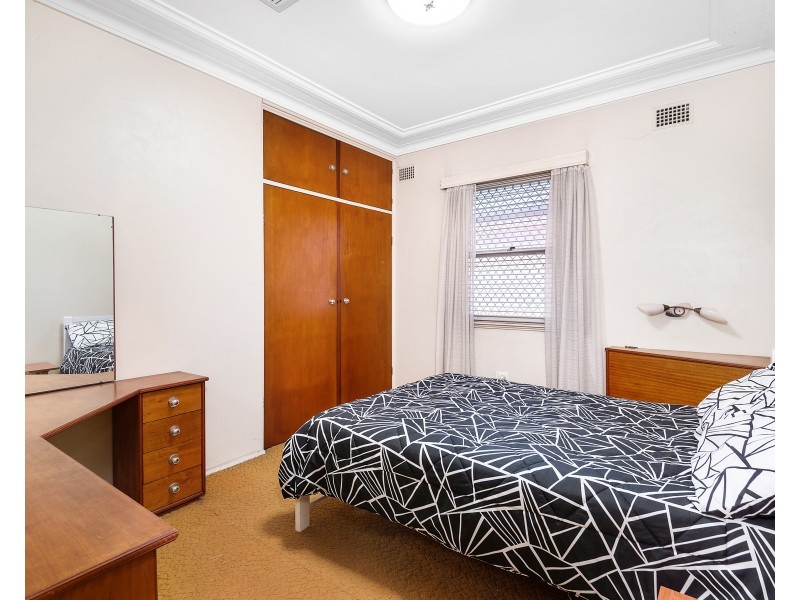 6 Roseland Avenue, Roselands NSW 2196