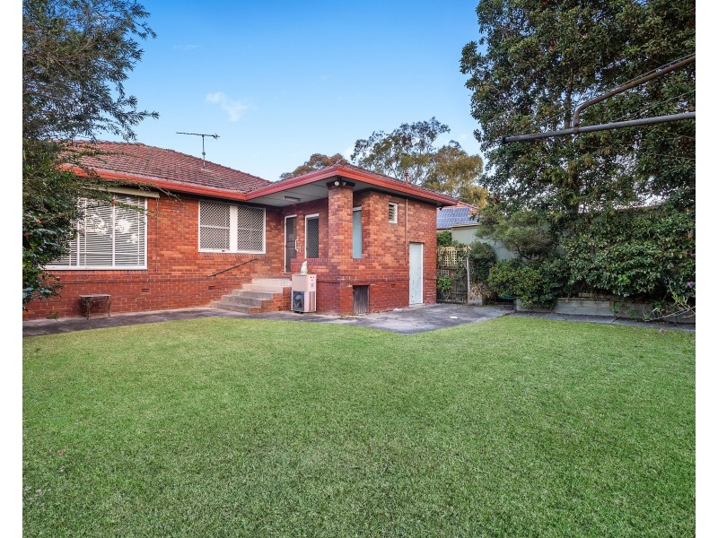 6 Roseland Avenue, Roselands NSW 2196