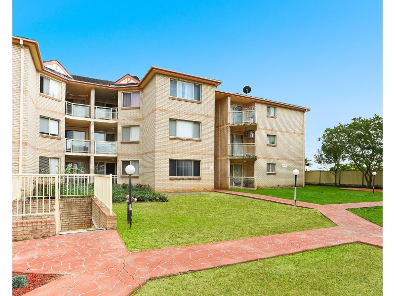 2/1 Hillview Street, Roselands NSW 2196