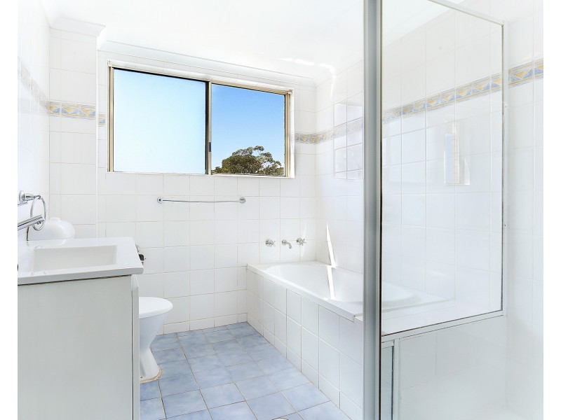 2/1 Hillview Street, Roselands NSW 2196