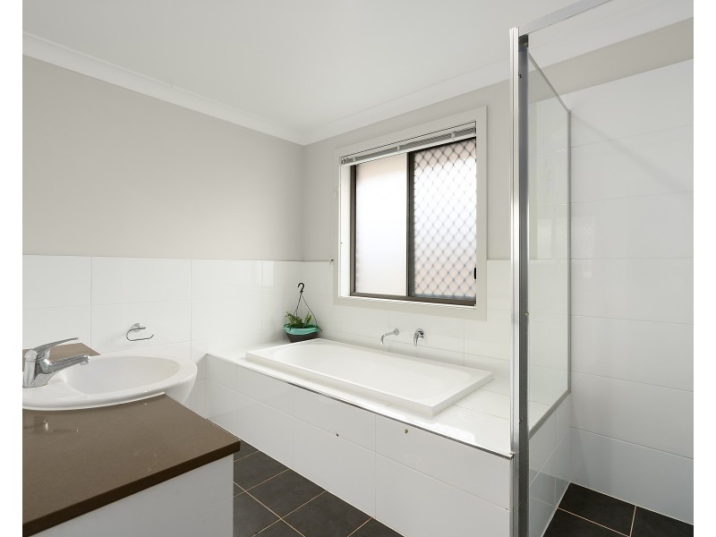 94 Bird Walton Avenue, Middleton Grange NSW 2171