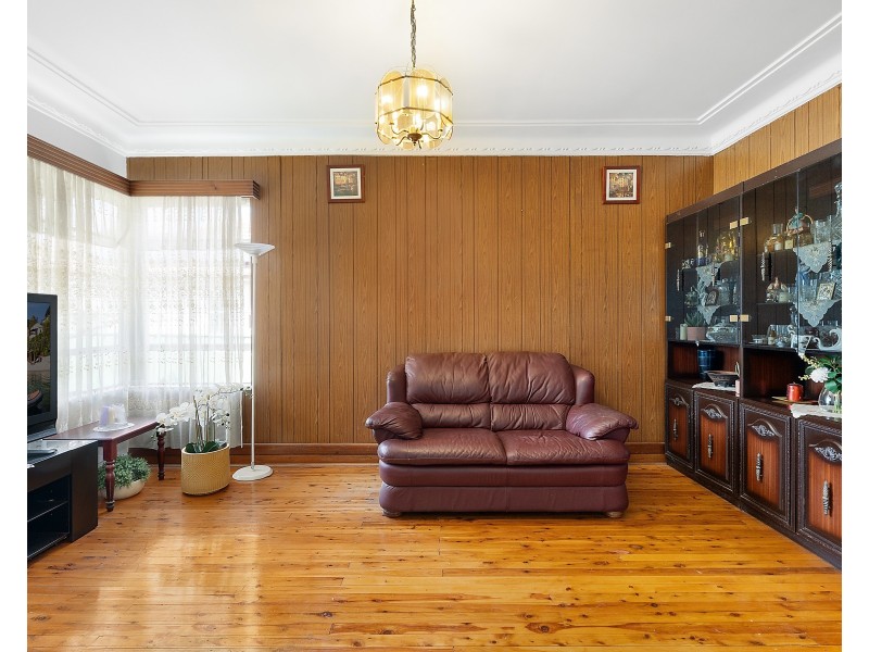 85 Canarys Road, Roselands NSW 2196
