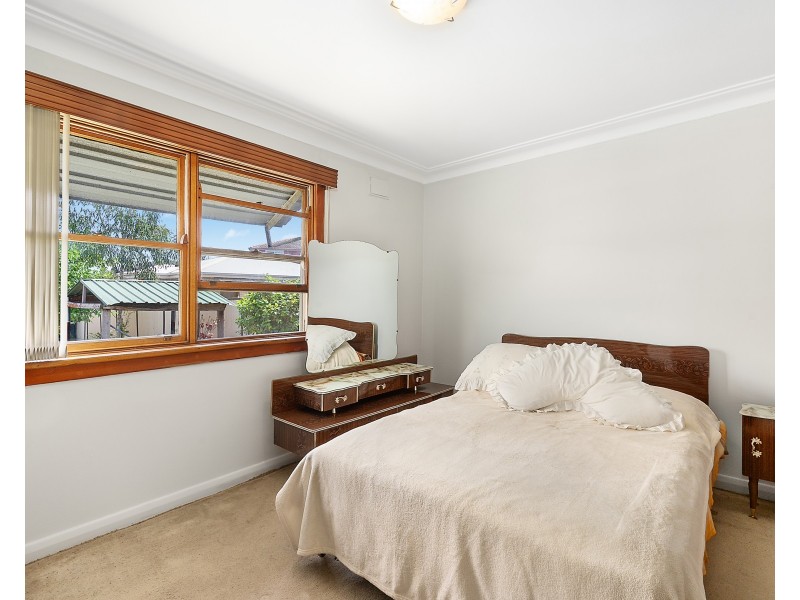 85 Canarys Road, Roselands NSW 2196