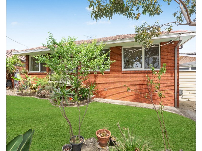 11 Waycott Avenue, Kingsgrove NSW 2208