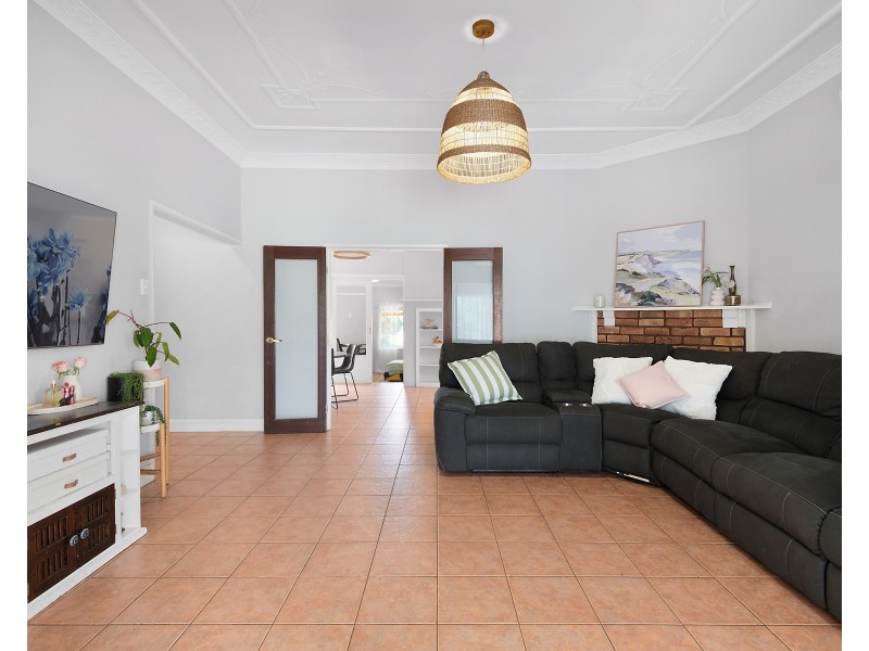 76 Canarys Road, Roselands NSW 2196