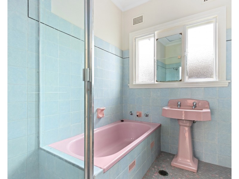 6 Fenwick Avenue, Roselands NSW 2196