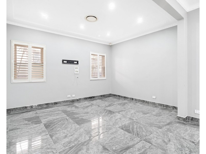 5 Bungalow Road, Roselands NSW 2196