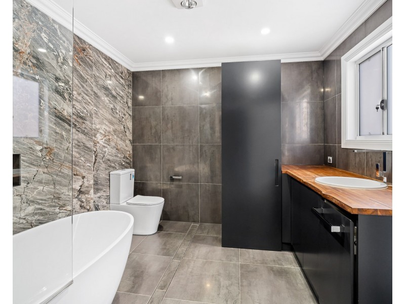 5 Bungalow Road, Roselands NSW 2196