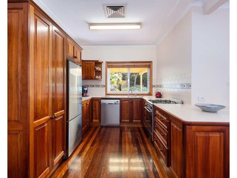 88 Boronia Parade, Lugarno NSW 2210