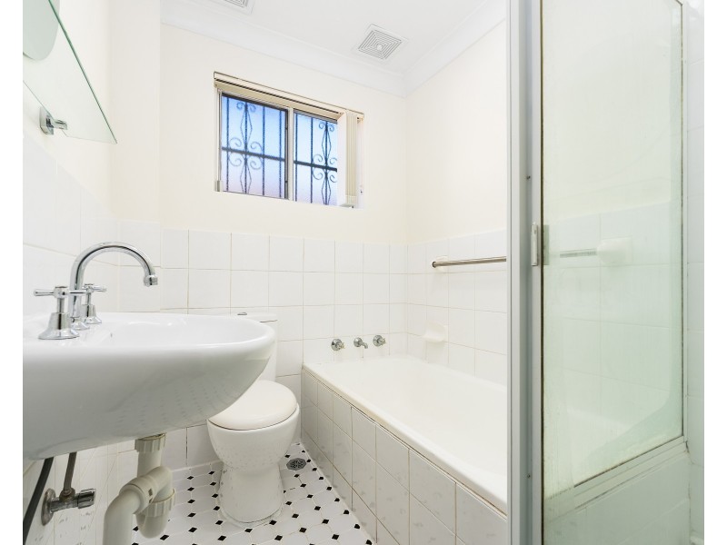 2/53 Benaroon Road, Belmore NSW 2192