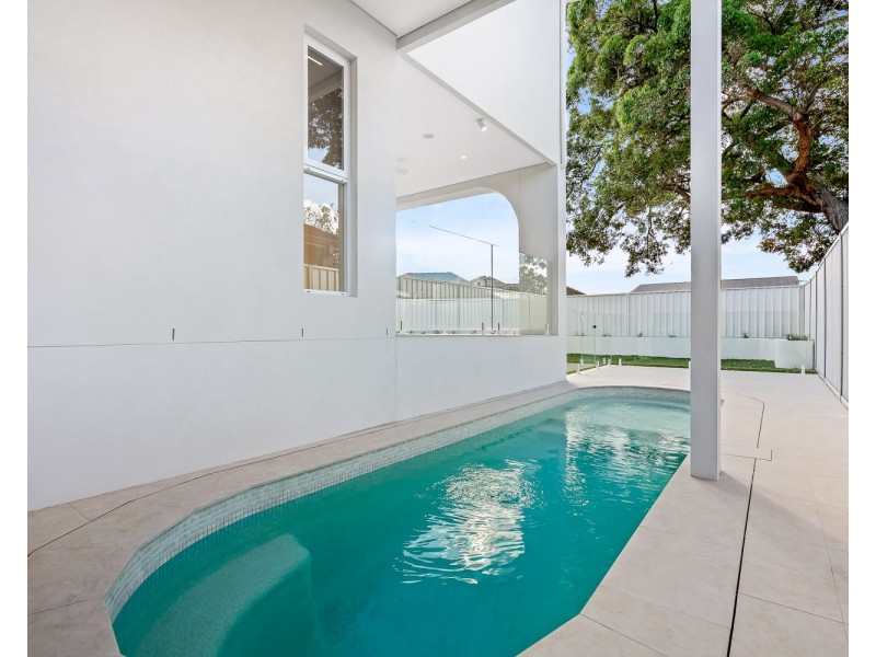 4 Moreton Avenue, Kingsgrove NSW 2208