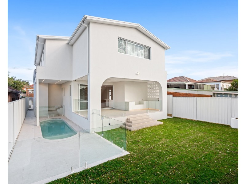 4 Moreton Avenue, Kingsgrove NSW 2208