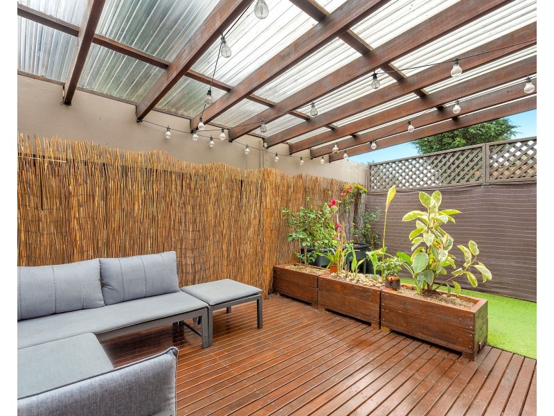 2/33 Bungalow Road, Roselands NSW 2196
