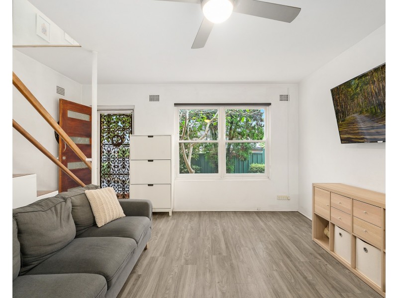 2/33 Bungalow Road, Roselands NSW 2196